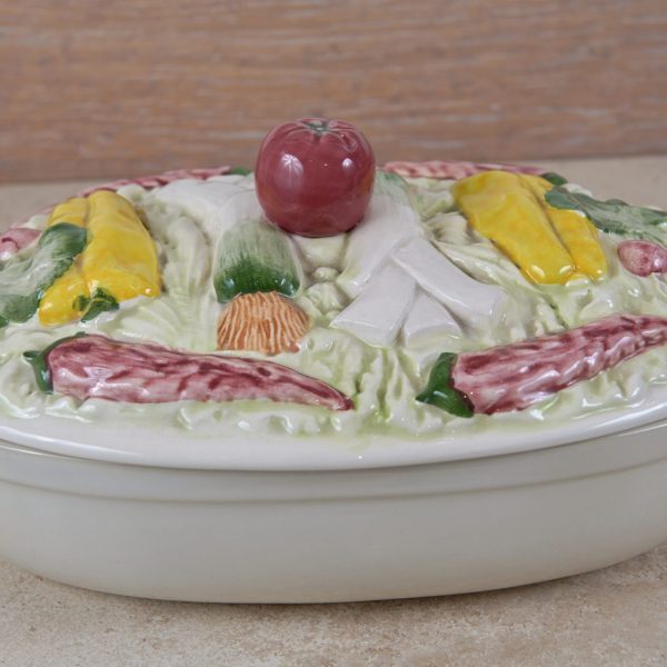 Pirofila in ceramica decorata con coperchio