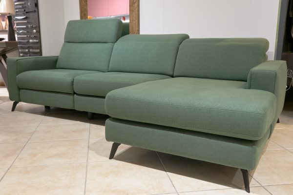 Divano mod. Christopher (tre posti con una seduta relax e chaise longue) - LeComfort