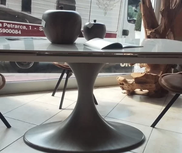 Tavolo Vortice con basamento Calice extra sconto irripetibile