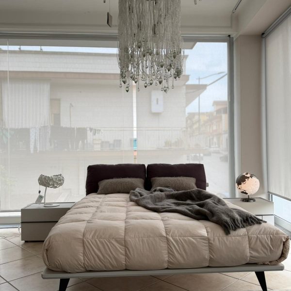 Camera Tomasella Armadio Pivot, Gruppo Hastag letto Piuma